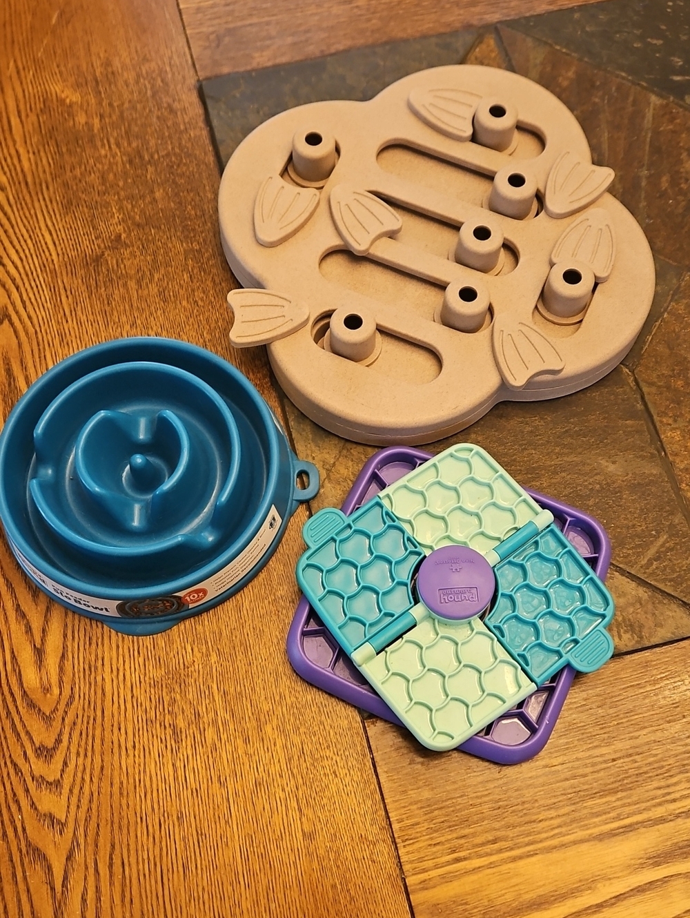 Outward Hound slow feeder/puzzle set